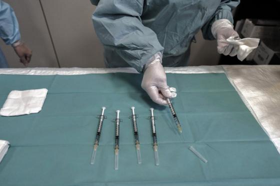 Las vacunas tardan un poco en surtir efecto: los especialistas afirman que eso quiere decir que el cuerpo está haciendo su trabajo Las vacunas tardan un poco en surtir efecto: los especialistas afirman que eso quiere decir que el cuerpo está haciendo su trabajo