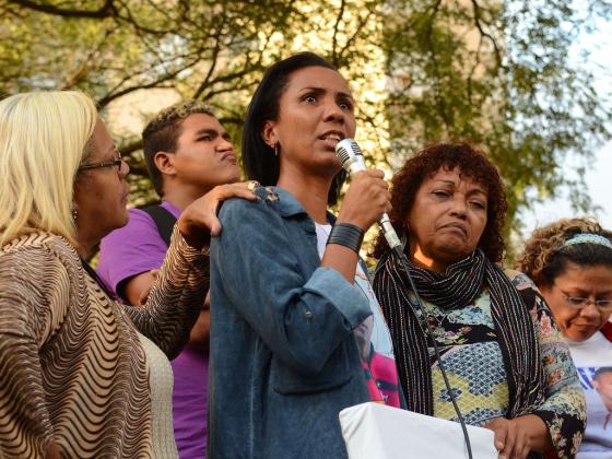 Las Maes de Maio (Madres de Mayo), grupo que se formó después de los crímenes de mayo de 2006, inaugura el Monumento a los Crímenes de Mayo y Genocidio Democrático, en el Centro Cultural Jabaquara. 