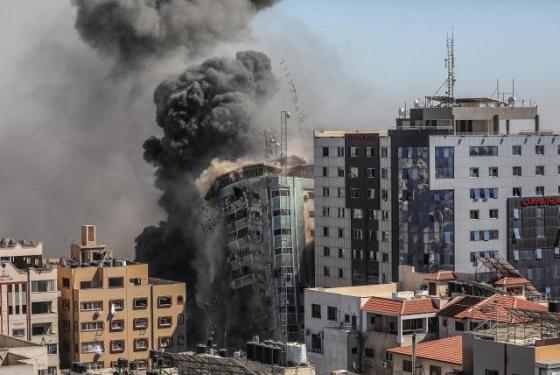 Israel bombardeó oficinas de dos agencias de noticias en Gaza Israel bombardeó oficinas de dos agencias de noticias en Gaza