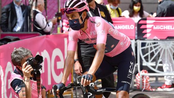 Egan Bernal con la 'maglia rosa' mantiene ventaja con sus rivales Egan Bernal con la 'maglia rosa' mantiene ventaja con sus rivales