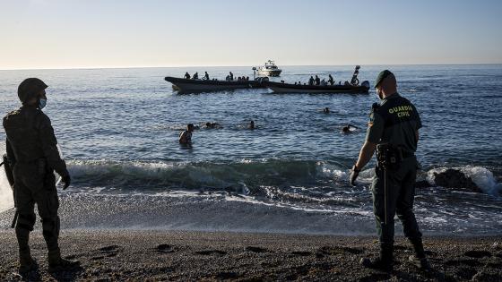 Migrantes llegan a España por mar Migrantes llegan a España por mar