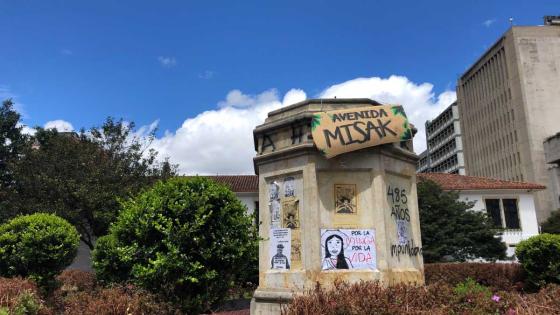 Retiran estatua de Dilan Cruz Retiran estatua de Dilan Cruz