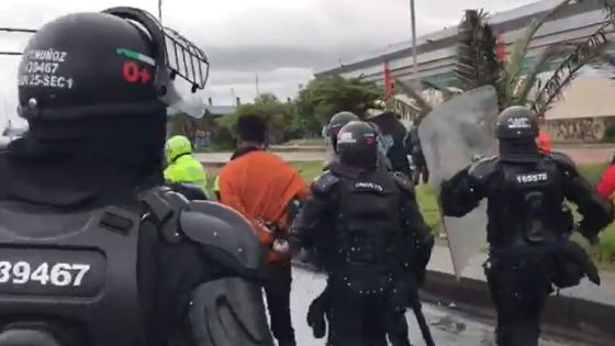 Detención irregular de manifestantes en Portal Américas Detención irregular de manifestantes en Portal Américas