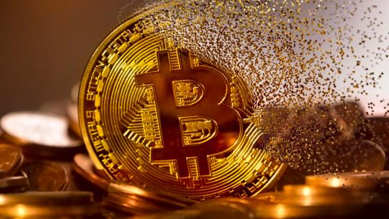 La criptomoneda bitcoin ha perdido casi la mitad de su valor La criptomoneda bitcoin ha perdido casi la mitad de su valor