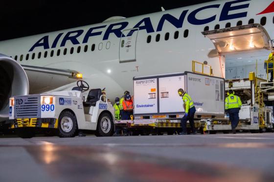 En el vuelo Airfrance llegaron las vacunas. En el vuelo Airfrance llegaron las vacunas.