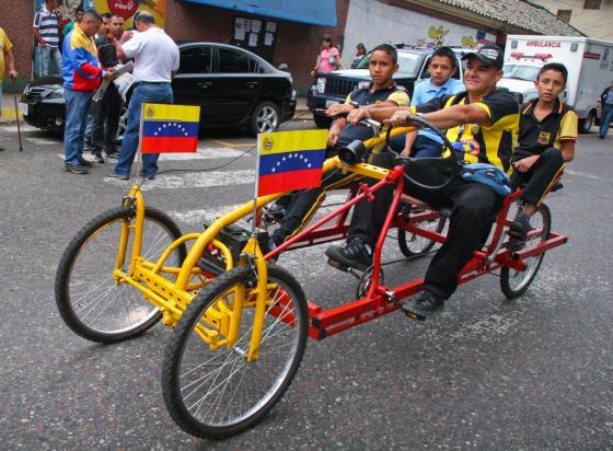 La creatividad se puso de manifiesto durante el desarrollo de la IV etapa (119,7 Km) de la XLVII Vuelta al Tachira en Bicicleta en Circuito en Rubio, transitando Bramon y finalizando en la Planta CONCAFE, Estado Tachira, Venezuela, el 16 de enero de 2012 La creatividad se puso de manifiesto durante el desarrollo de la IV etapa (119,7 Km) de la XLVII Vuelta al Tachira en Bicicleta en Circuito en Rubio, transitando Bramon y finalizando en la Planta CONCAFE, Estado Tachira, Venezuela, el 16 de enero de 2012