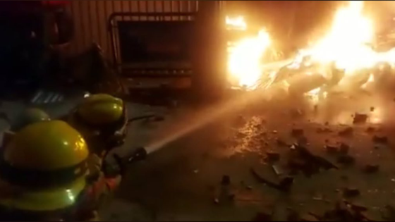 Manifestantes en Madrid prendieron fuego a estación de Policía