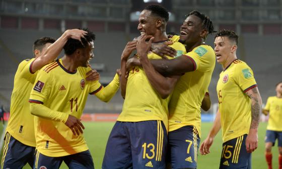 Gol de Yerry Mina en Colombia vs. Perú en Eliminatorias