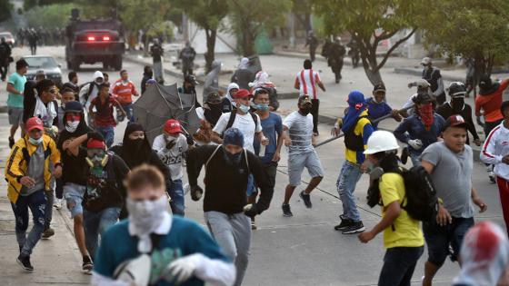 ataques a manifestantes mientras Colombia jugaba en Barranquilla ataques a manifestantes mientras Colombia jugaba en Barranquilla