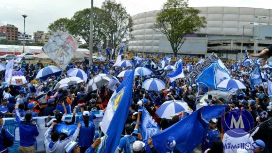 Hinchas de Millonarios generan aglomeración a las afueras del Campín