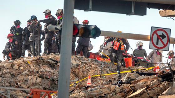 Derrumbo de edificio en Miami: aumentan los fallecidos. 