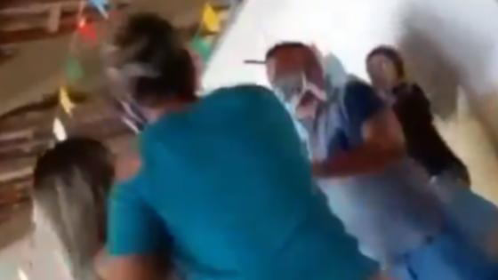 Acompañó a su amante a vacunarse y la esposa lo pilló Acompañó a su amante a vacunarse y la esposa lo pilló