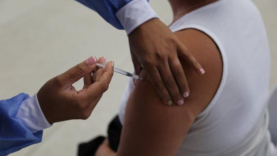 Cómo acceder a la vacuna en Medellín si tiene más de 35 años