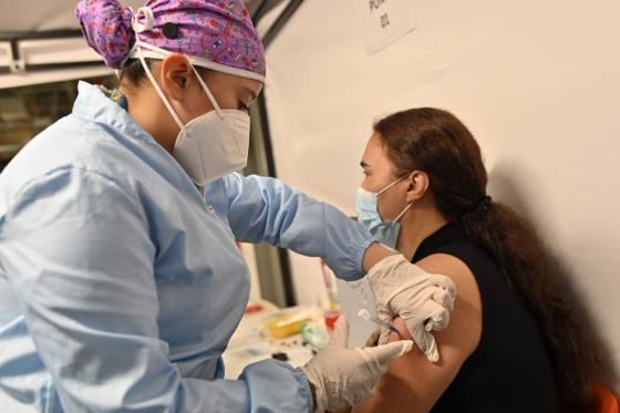 Bogotá suspende aplicación de vacuna Pfizer para primera dosis Bogotá suspende aplicación de vacuna Pfizer para primera dosis