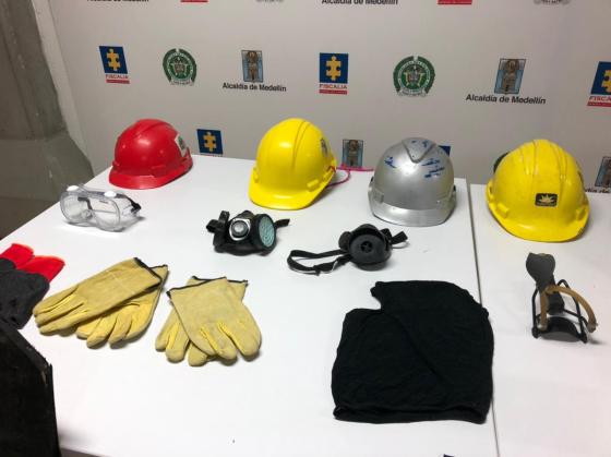 Enfado de la oposición por decomiso de cascos y gafas para protestas Enfado de la oposición por decomiso de cascos y gafas para protestas