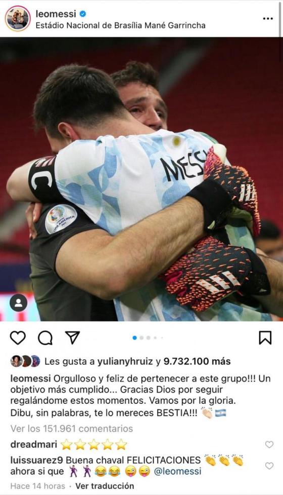 Luis Suárez se une al matoneo a Yerry Mina. Suárez comenta foto de Leo Messi.
