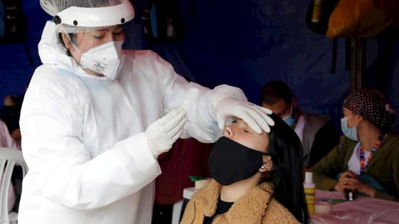 Más de 200 millones de casos de covid han sido reportados en el mundo. El mundo supera los 200 millones de contagios de covid.