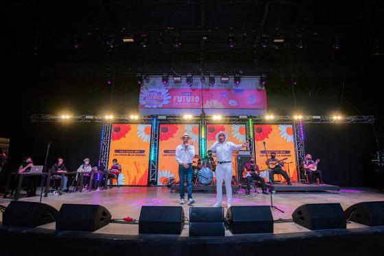 Tarima en la noche de la feria de las flores