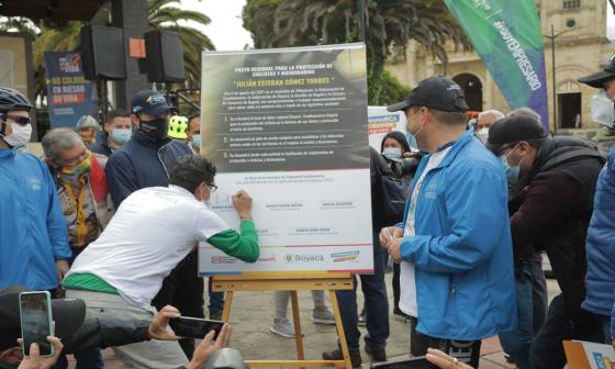 El Pacto regional que protege a los ciclistas, en homenaje a Julián Gómez El Pacto regional que protege a los ciclistas, en homenaje a Julián Gómez