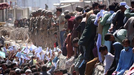 Talibanes retoman el poder del aeropuerto de Kabul. 