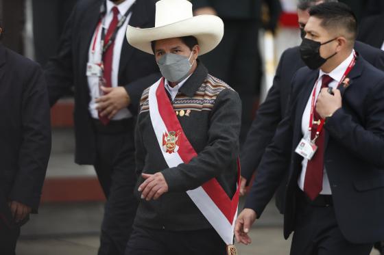 La caída de la economía en Perú tras la asunción de Pedro Castillo. 