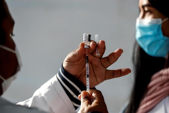 Farmacéuticas aumentan beneficios por la venta de vacuna contra el covid. 