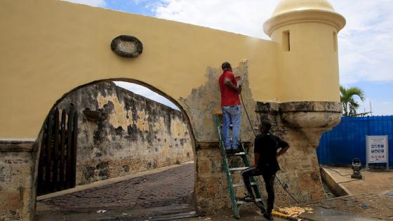 Indignación en Cartagena: Pintan el fuerte de San Sebastián Indignación en Cartagena: Pintan el fuerte de San Sebastián