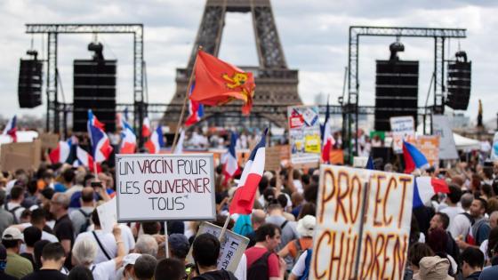 Francia suspende a 3.000 empleados sanitarios por no vacunarse.