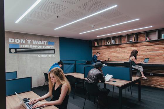 Los mejores bachilleres del país podrán ganarse un año de vivienda gratis en Bogotá o Chía