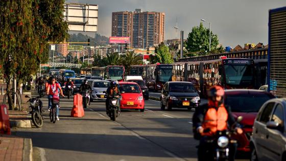 Derogan norma que prohibe parrillero  en carril central