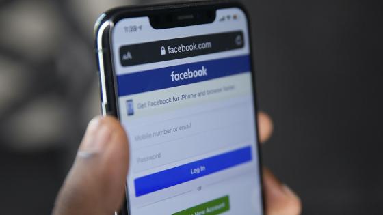 Facebook se disculpa por video de hombres negros etiquetado como 'primates' Facebook se disculpa por video de hombres negros etiquetado como 'primates'