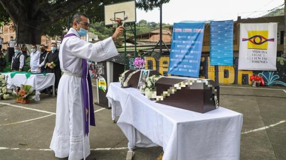 Entregan cuerpos de dos desaparecidos hallados en cementerio de Dadeiba.