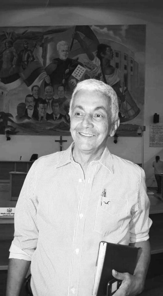 El municipio de Tuluá vivió un fin de semana violento: una masacre y el asesinato de Marcos Efraín Montalvo. Asesinado en Tuluá el reconocido periodista Marcos Efraín Montalvo.