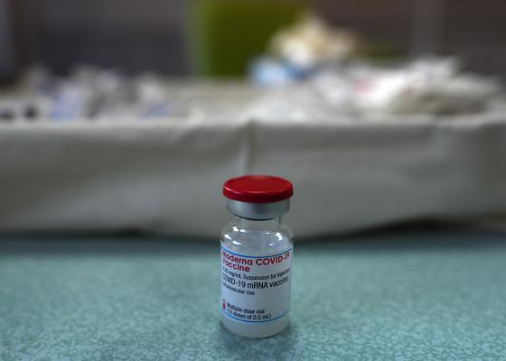 Moderna anuncia que está desarrollando una tercera dosis única para el covid y la gripa. 