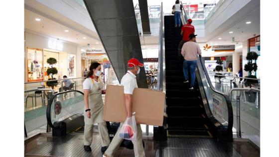 Iván Duque en el día sin IVA: "comprar lo nuestro, lo colombiano" Iván Duque en el día sin IVA: "comprar lo nuestro, lo colombiano"