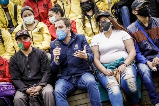 10 mil cupos de apoyo económico y formación para jóvenes ‘Ninis’ 10 mil cupos de apoyo económico y formación para jóvenes ‘Ninis’