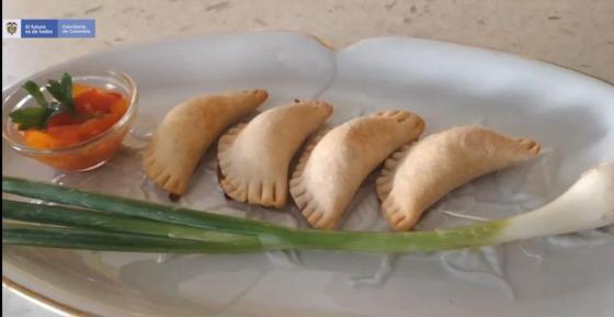 Empanadas horneadas de queso con la base de hogao Empanadas horneadas de queso con la base de hogao