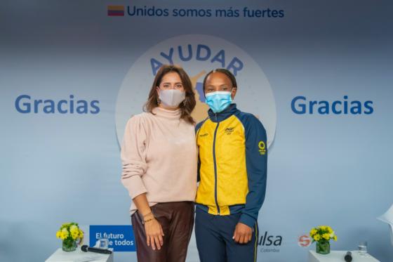 Ingrit Valencia recibe donación de 'Ayudar de hace bien' de la Primera Dama Ingrit Valencia recibe donación de 'Ayudar de hace bien' de la Primera Dama