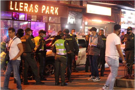 policía en Parque Lleras 