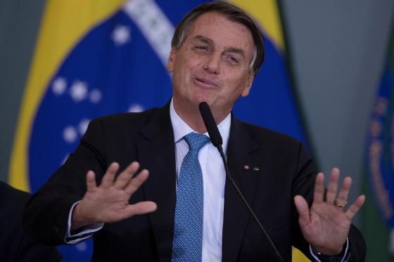 Bolsonaro responde sobre fallecidos por Covid en Brasil.