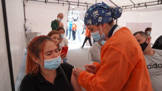 Puntos de vacunación en Bogotá para segunda dosis de Moderna 