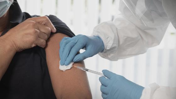 MinSalud estudia la tercera dosis de la vacuna para mayores de 50 años MinSalud estudia la tercera dosis de la vacuna para mayores de 50 años