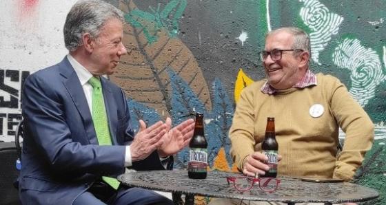 Foto de Santos y Timochenko tomando 'pola' dividió opiniones Foto de Santos y Timochenko tomando 'pola' dividió opiniones