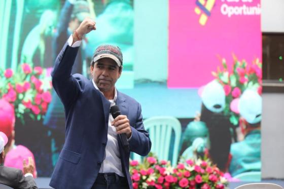 Alex Char recogió más de 2.5 millones de firmas en un mes Alex Char recogió más de 2.5 millones de firmas en un mes