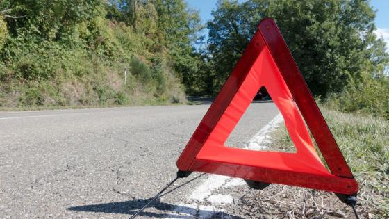 ¿Qué debo tener el kit de carretera en el carro?