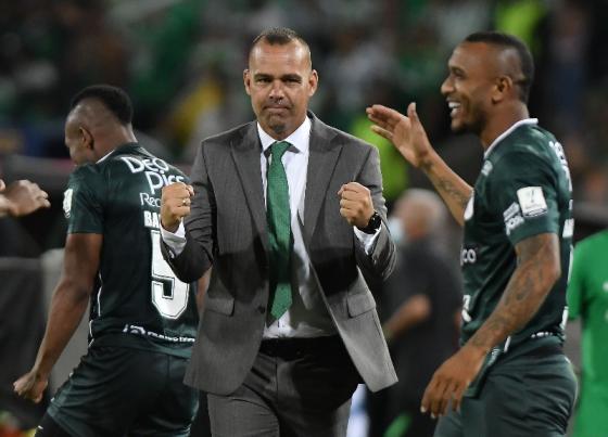 Vainazo a periodista deportivo de Win Sports tras partido del Cali Vainazo a periodista deportivo de Win Sports tras partido del Cali