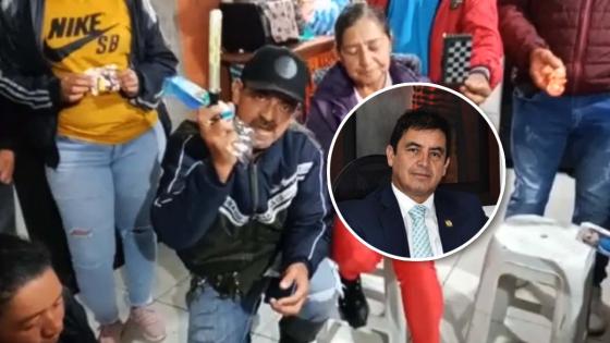 Comunidad le devuelve regalos a congresista por ser "muy pequeños"