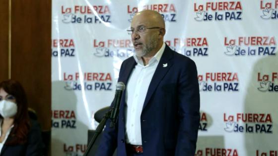 Roy Barreras renuncia a su precandidatura por invitación de Petro Roy Barreras renuncia a su precandidatura por invitación de Petro
