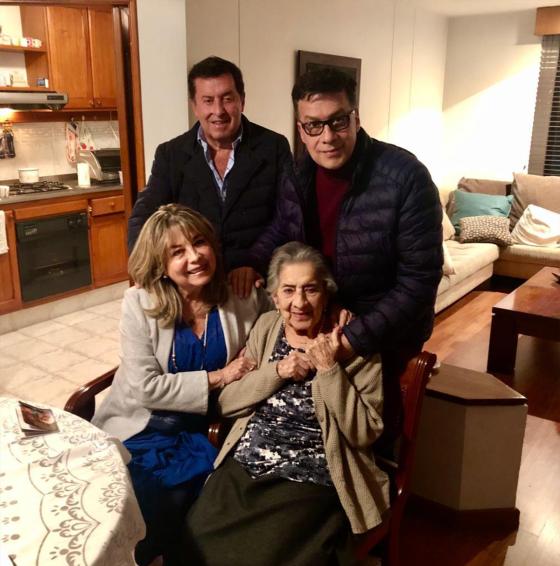 Terelinda en compañía de sus hijos Armando Ricardo Martí, María Cristina Martí y José Julián Martí Terelinda en compañía de sus hijos Armando Ricardo Martí, María Cristina Martí y José Julián Martí