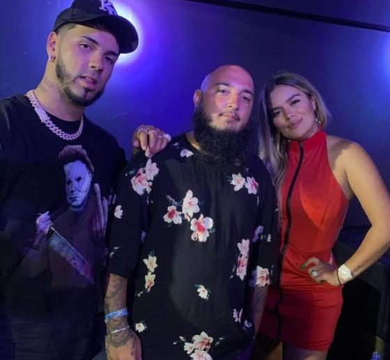 Vanni junto a Karol G y Anuel Vanni junto a Karol G y Anuel
